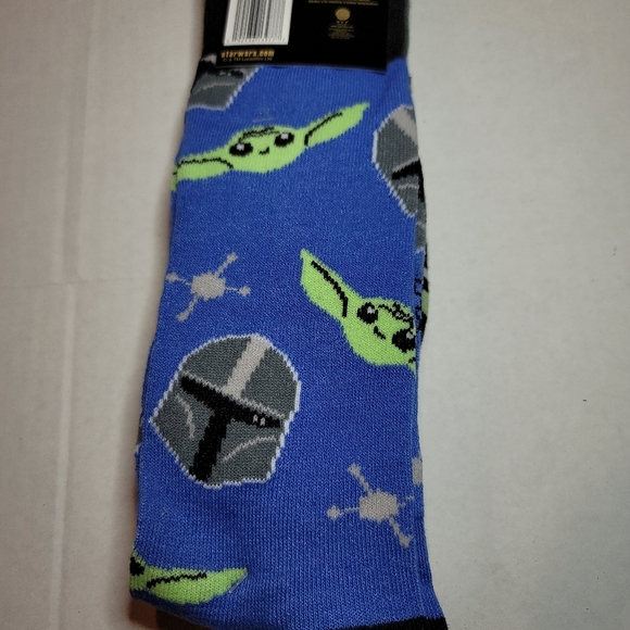 2 Pair Star Wars Crew Socks Mandalorian - Picture 2 of 5